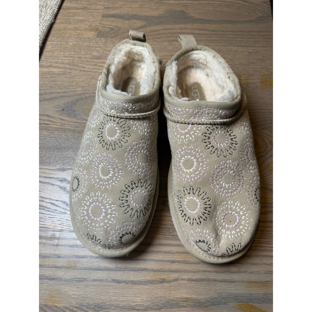 UGG Classic Ultra Mini Embroidered Stellar Boots Sand Suede 1178103 Womens 8